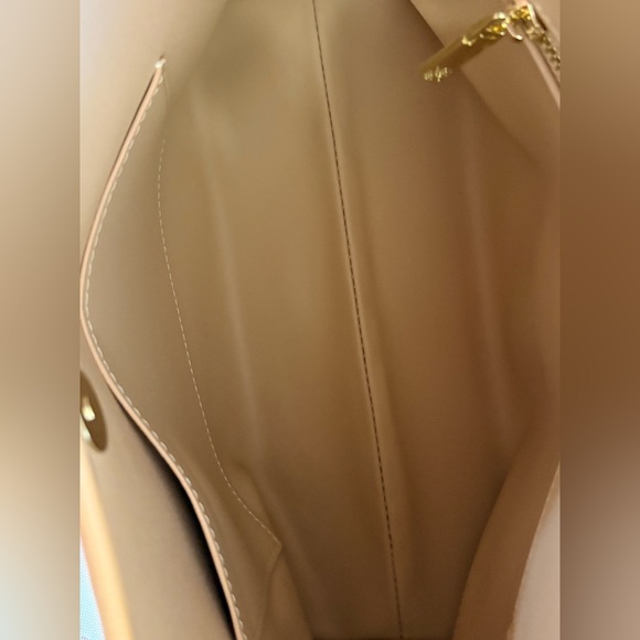 Carolina Herrera Vibrant CH luxury Shoulder Bag - Picture 14 of 16